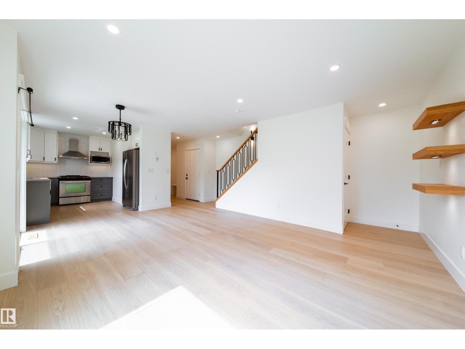 #48 12050 17 AV SW - 3