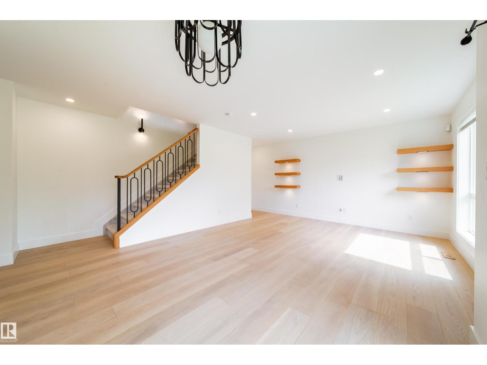 #48 12050 17 AV SW - 5