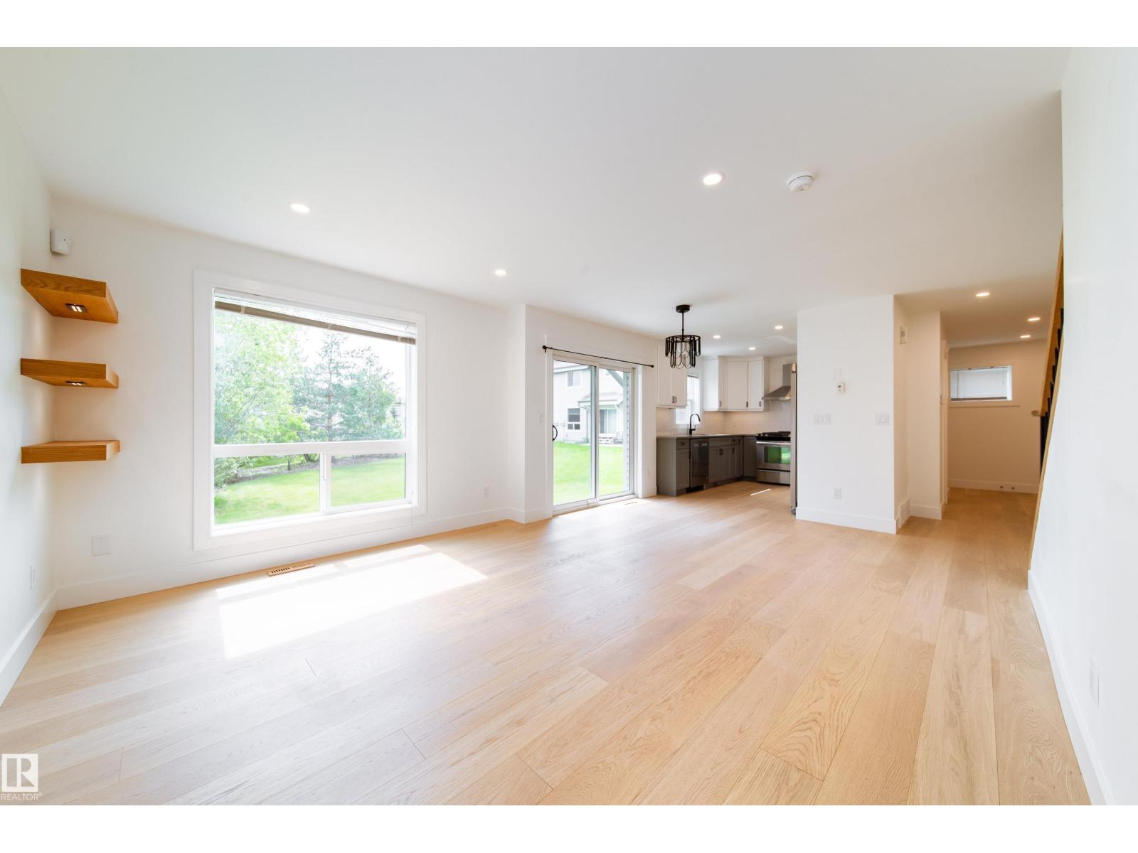 #48 12050 17 AV SW - 6