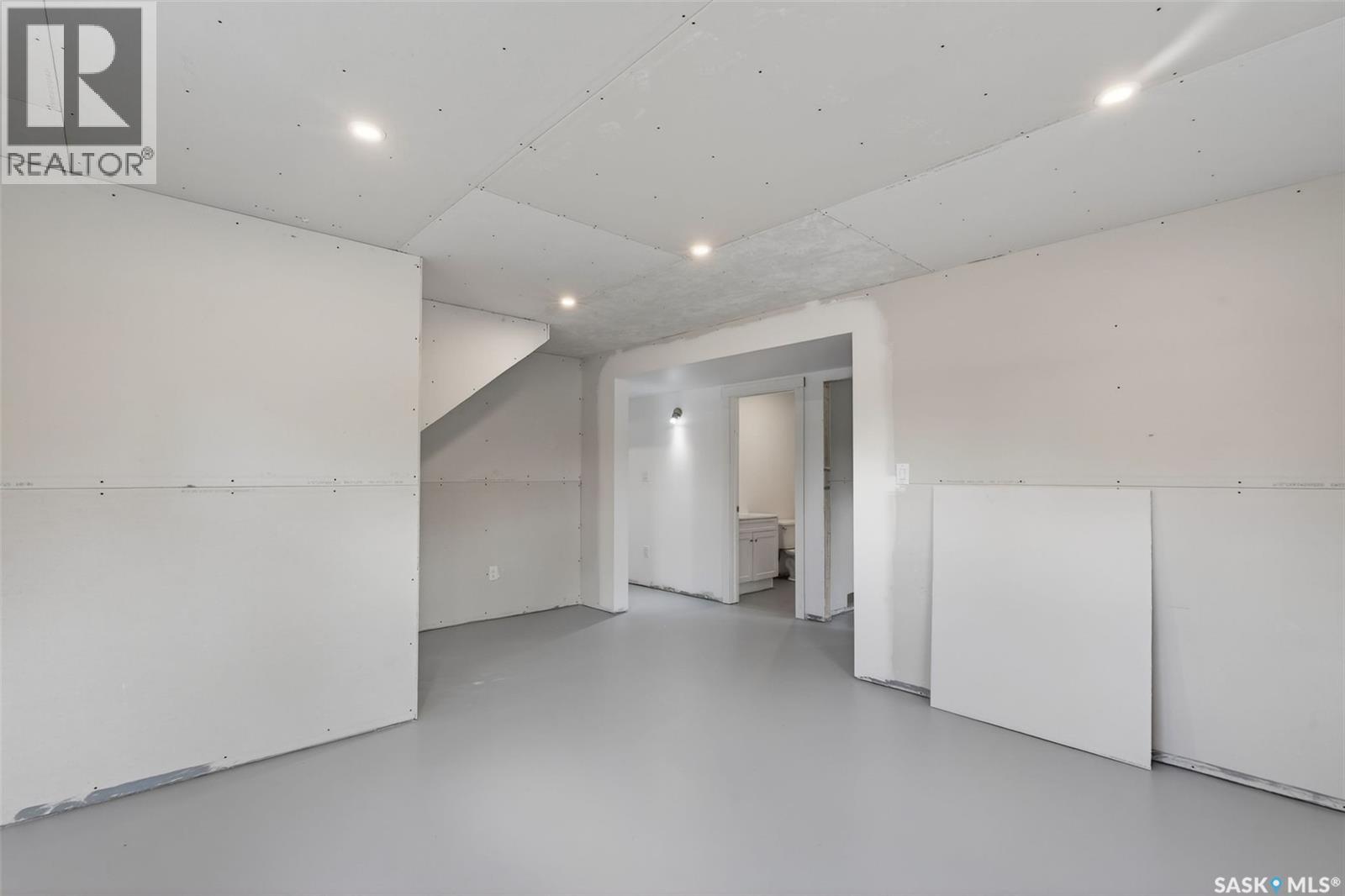 209 Central AVENUE S - 29