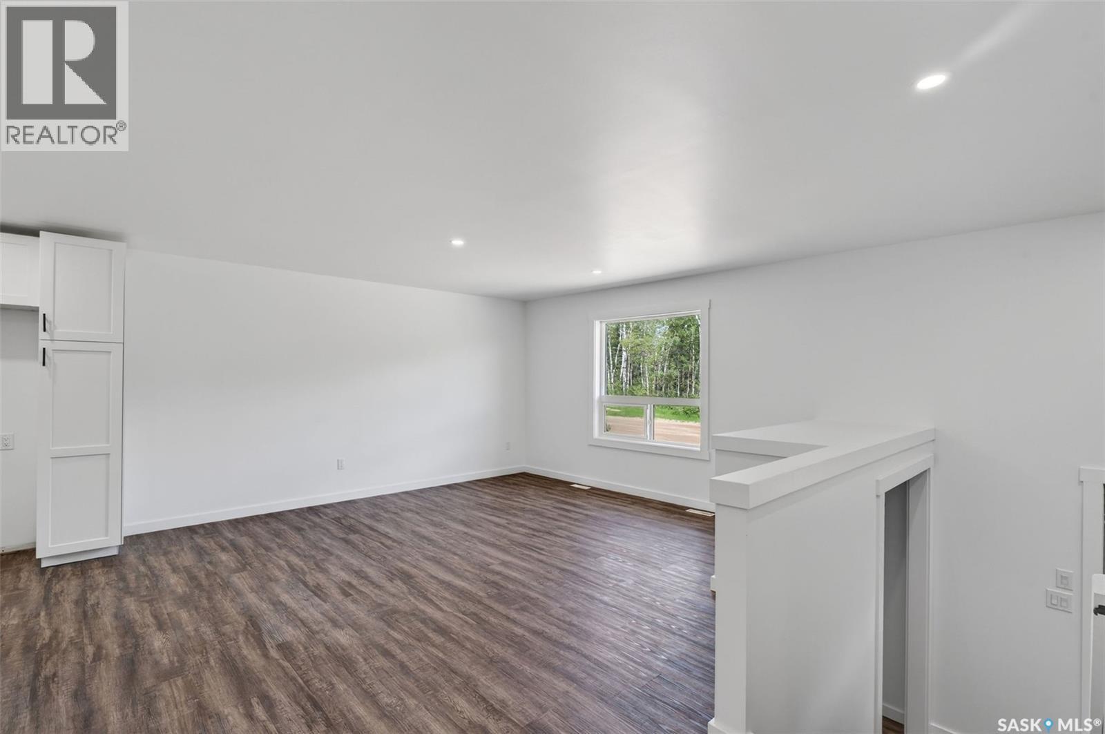 209 Central AVENUE S - 3