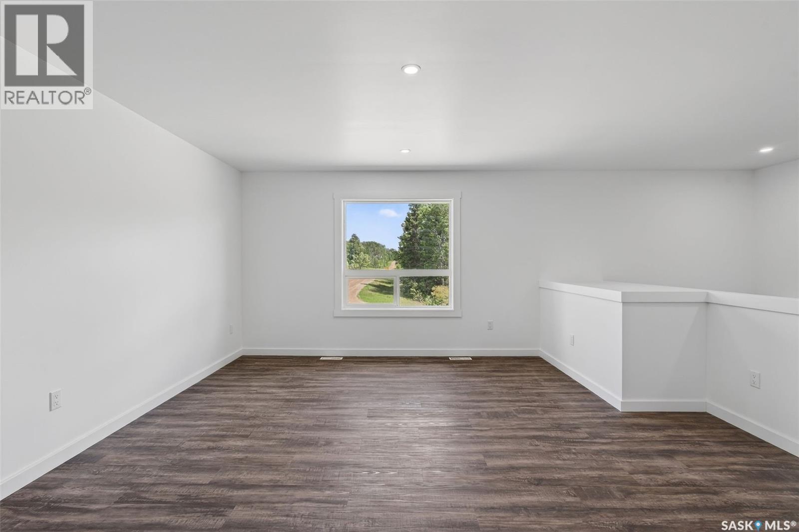 209 Central AVENUE S - 4