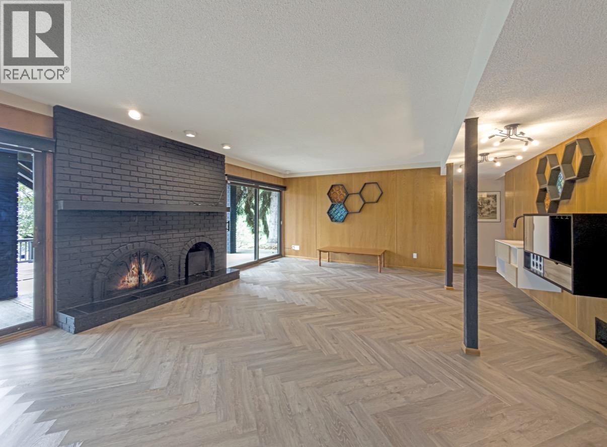 154 COUNTRY CLUB BOULEVARD - 32