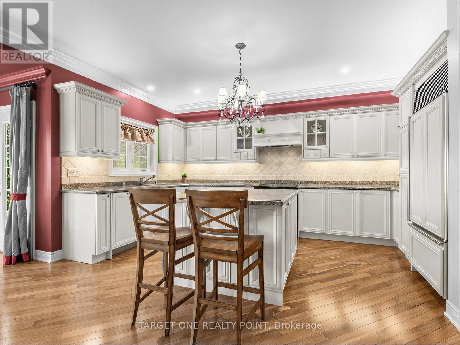 20 ORMSBY COURT - 11