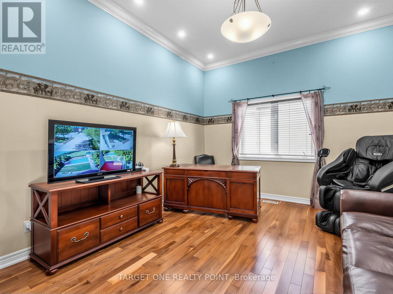 20 ORMSBY COURT - 23
