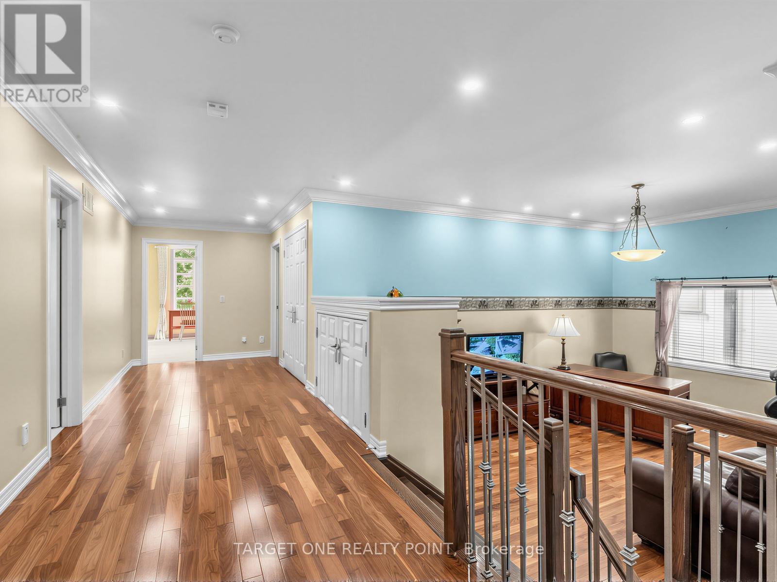 20 ORMSBY COURT - 24