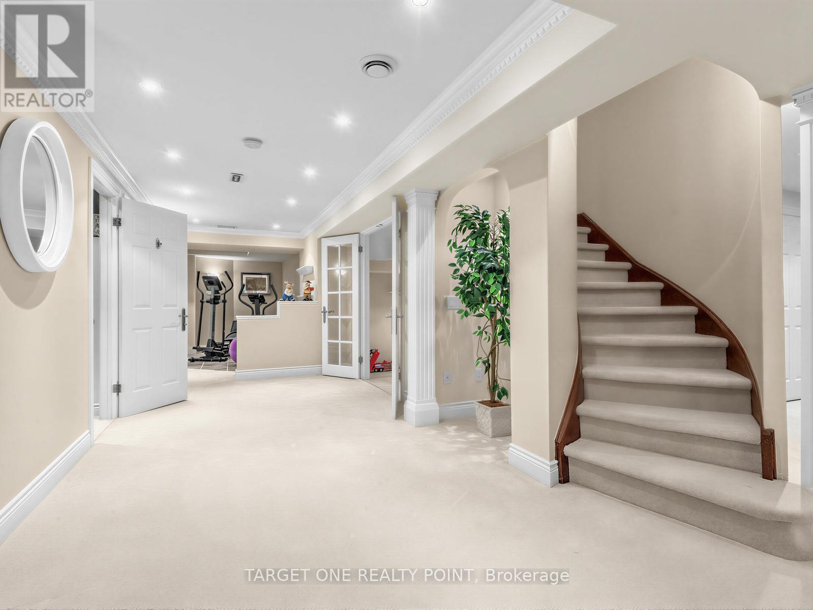 20 ORMSBY COURT - 36
