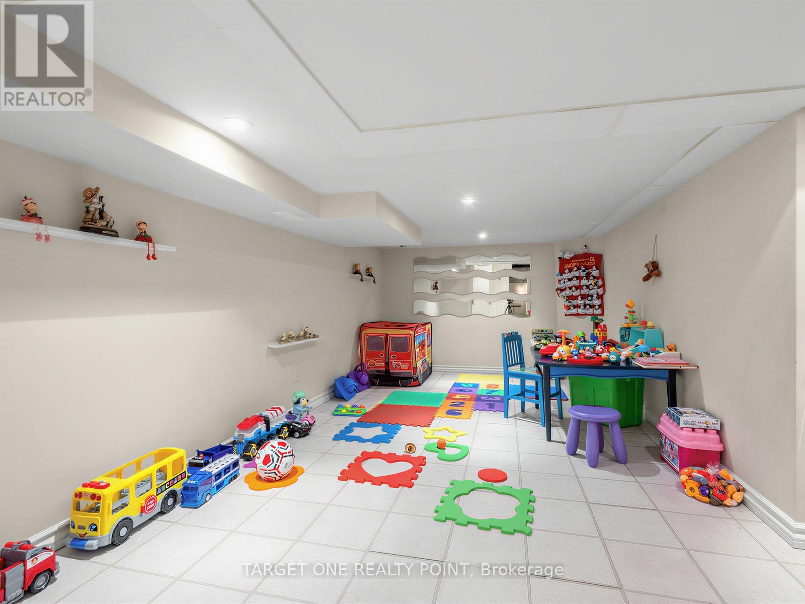 20 ORMSBY COURT - 39