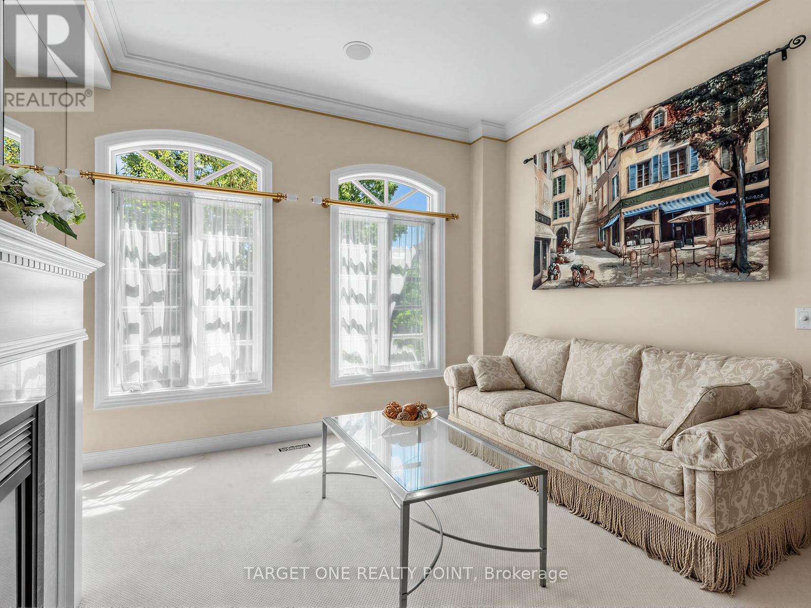 20 ORMSBY COURT - 6