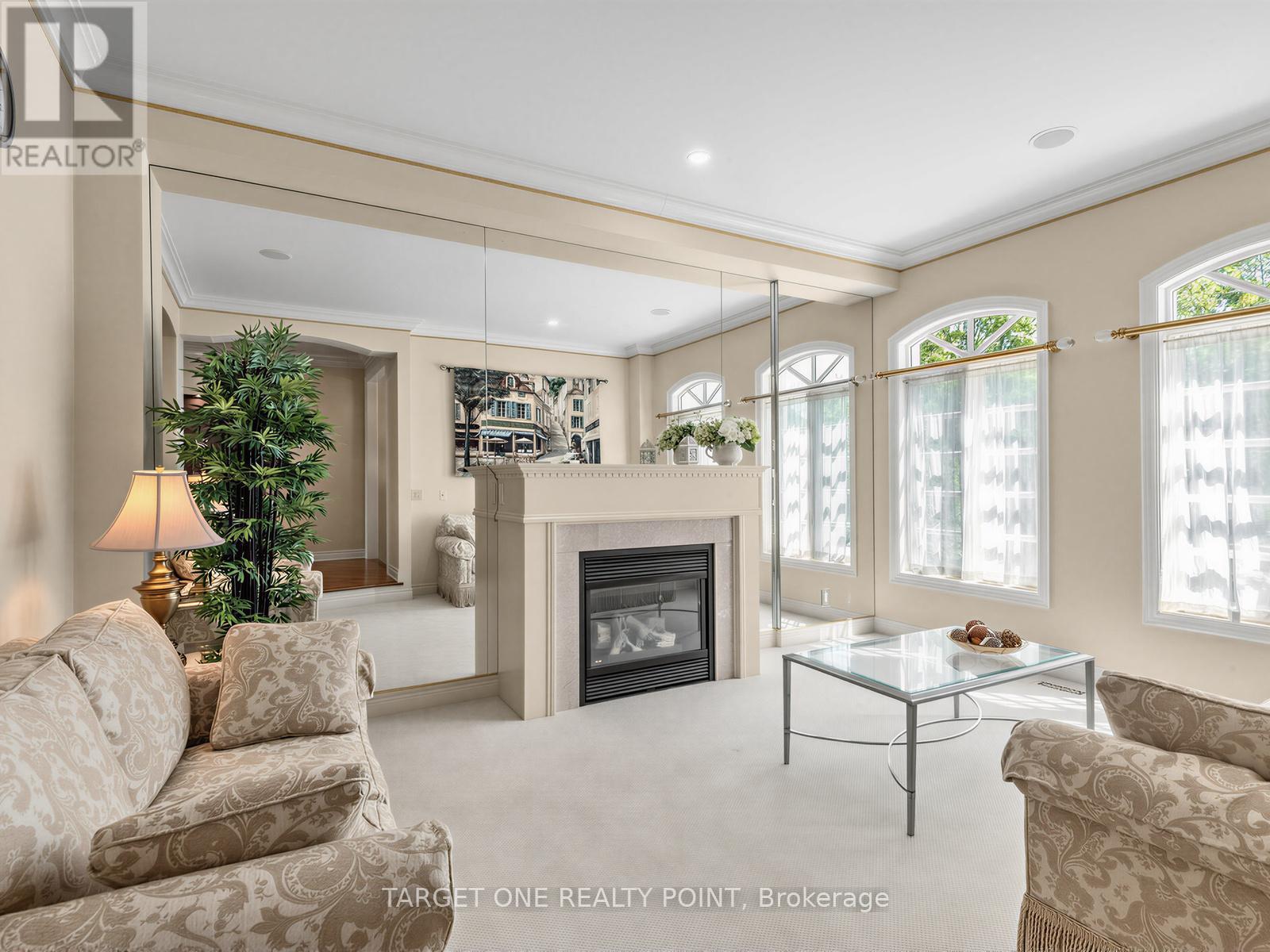 20 ORMSBY COURT - 7
