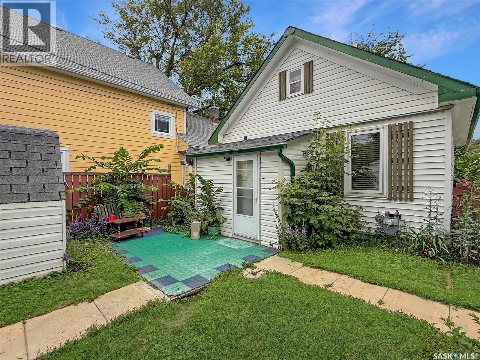 239 8TH AVENUE NE - 16