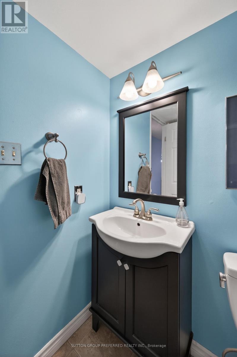 #704 363 COLBORNE STREET - 23