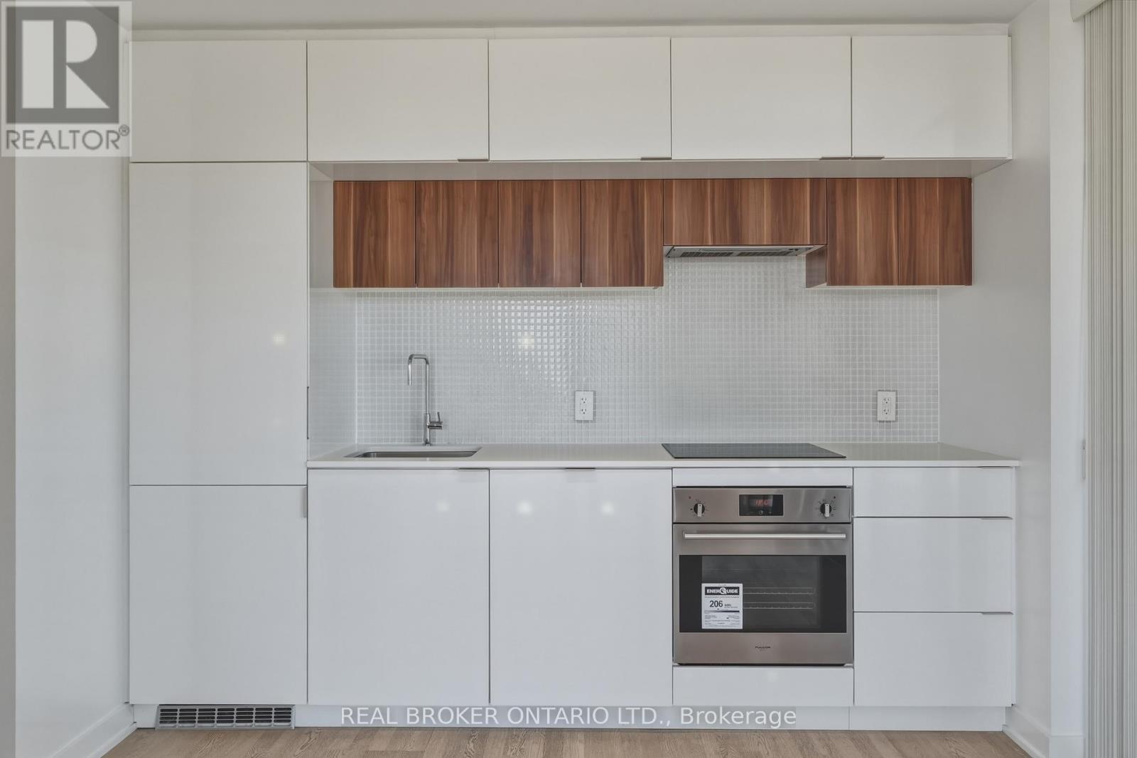 Kitchen with integrated appliances