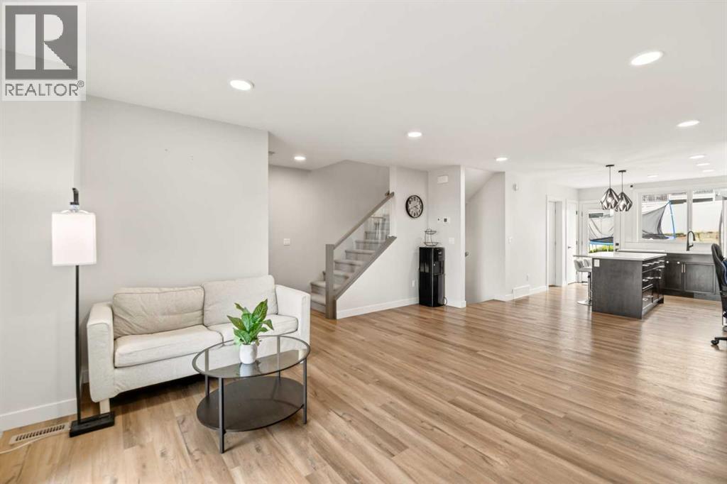 12 Vincent Gate — photo 8