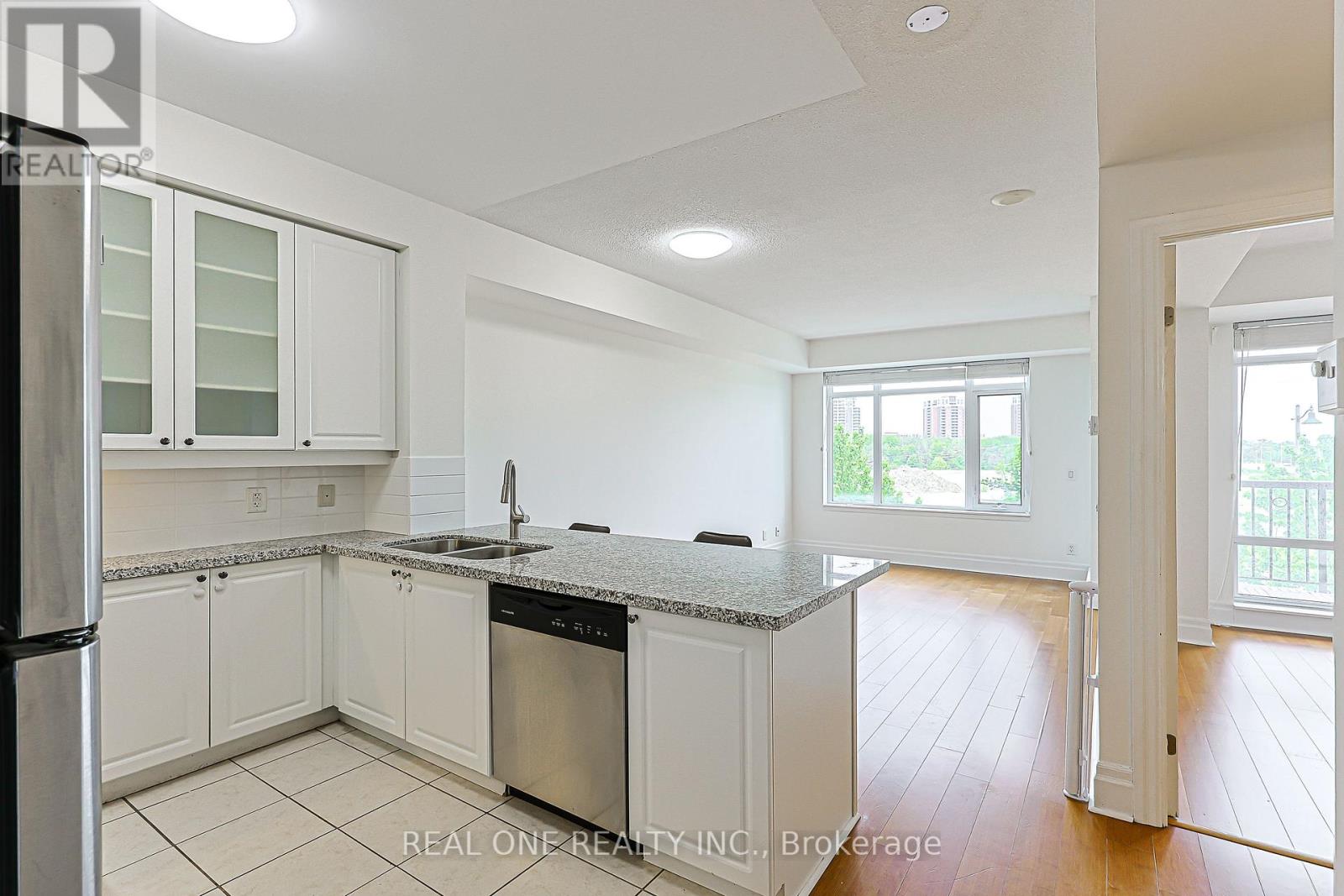 #214 111 UPPER DUKE CRESCENT - Image 10