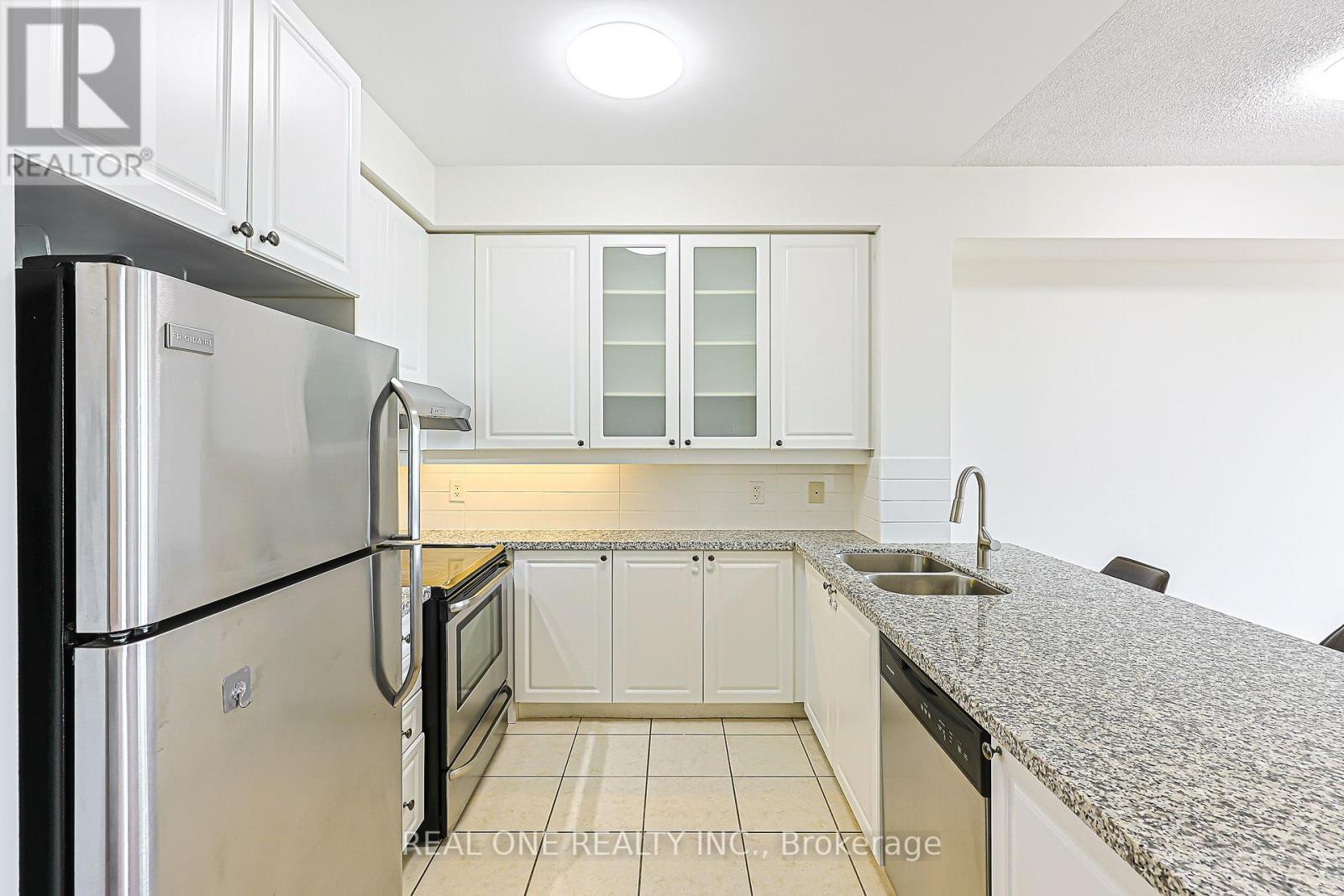 #214 111 UPPER DUKE CRESCENT - Image 11