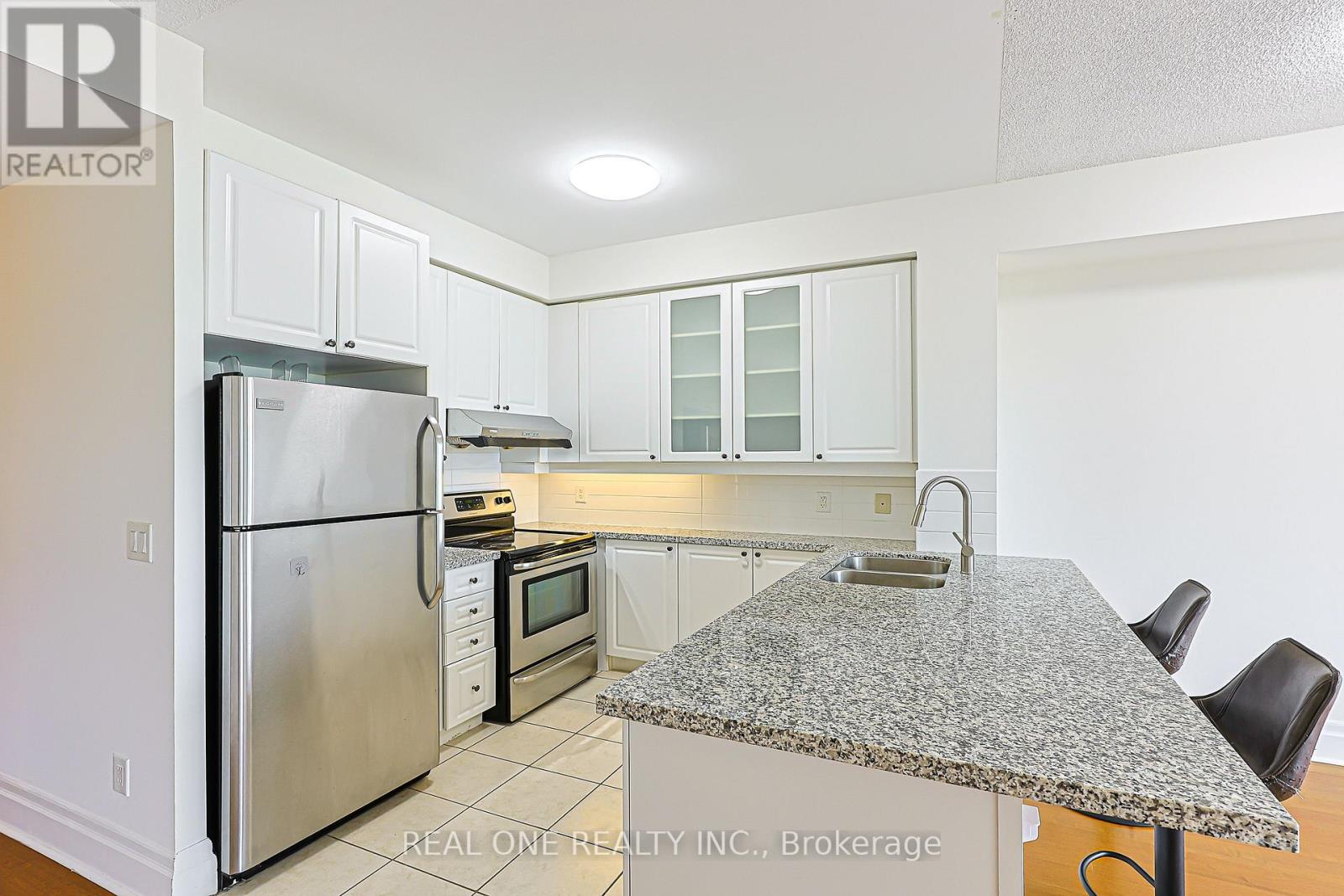 #214 111 UPPER DUKE CRESCENT - Image 12