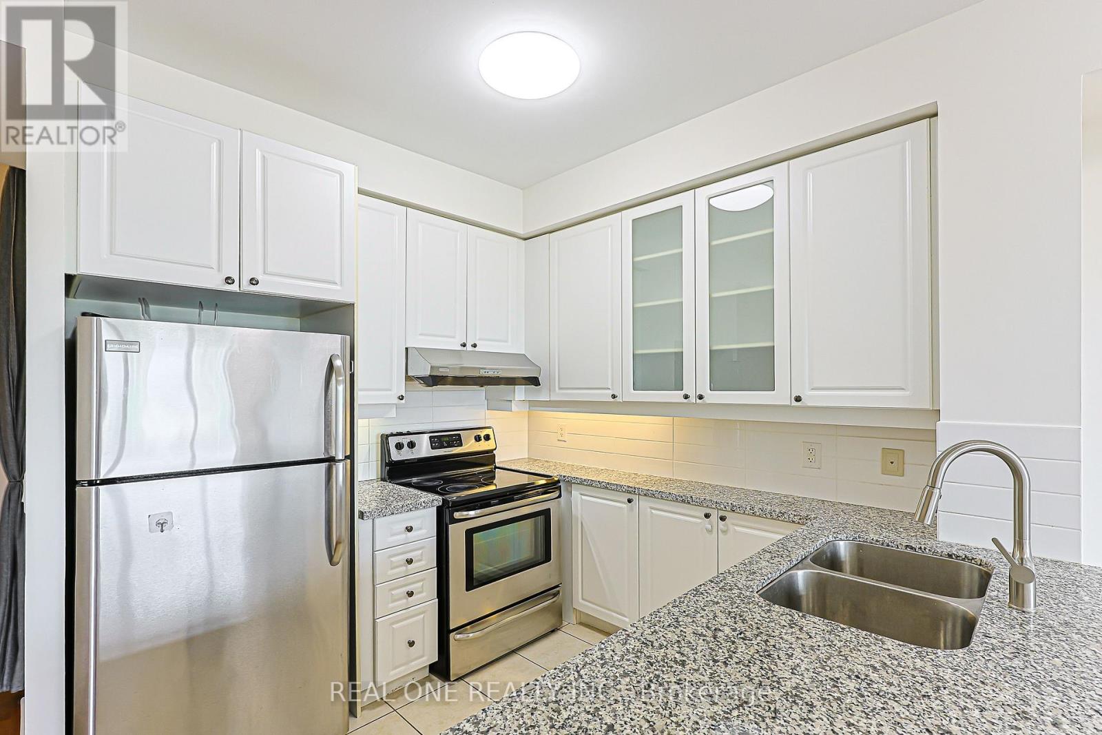 #214 111 UPPER DUKE CRESCENT - Image 14