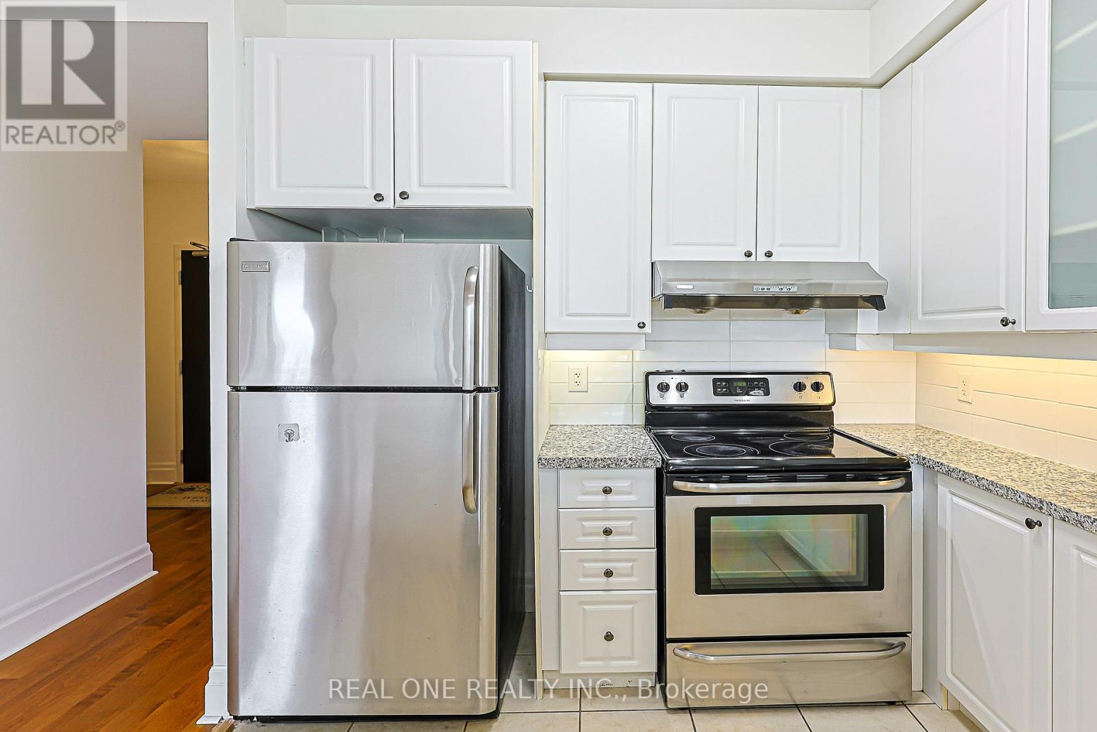 #214 111 UPPER DUKE CRESCENT - Image 15
