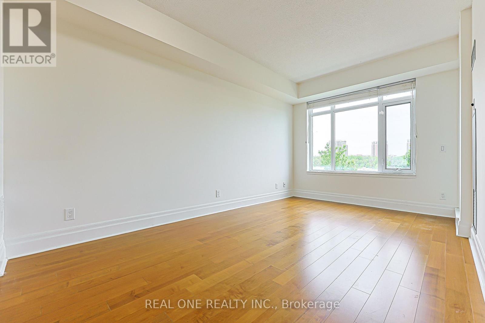 #214 111 UPPER DUKE CRESCENT - Image 16