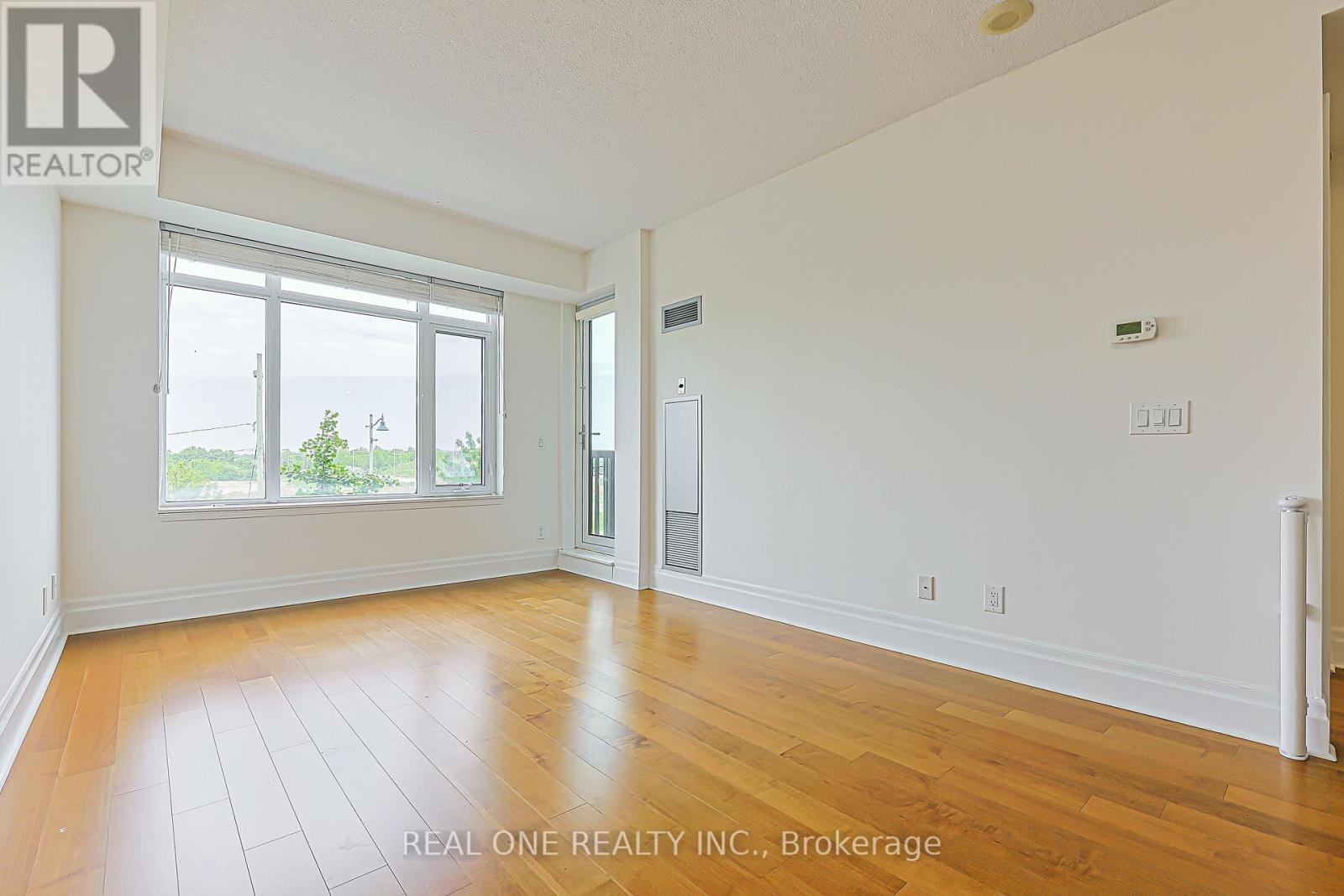 #214 111 UPPER DUKE CRESCENT - Image 17