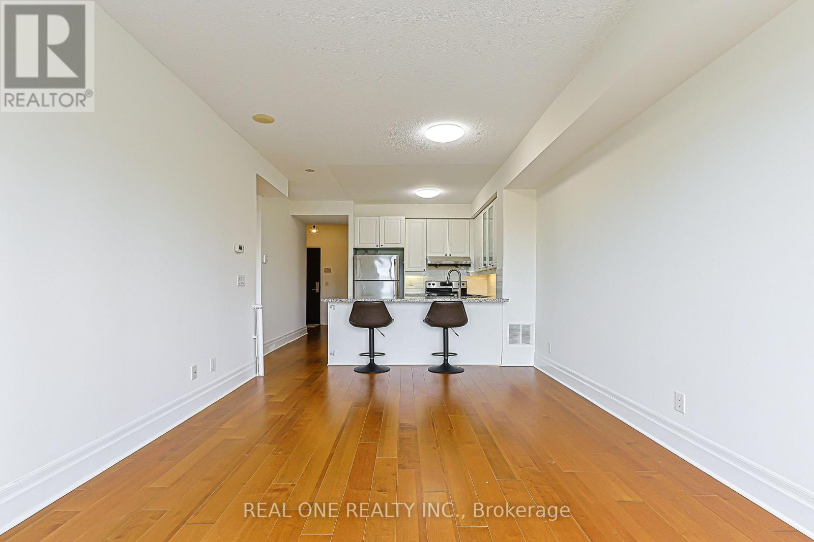 #214 111 UPPER DUKE CRESCENT - Image 18