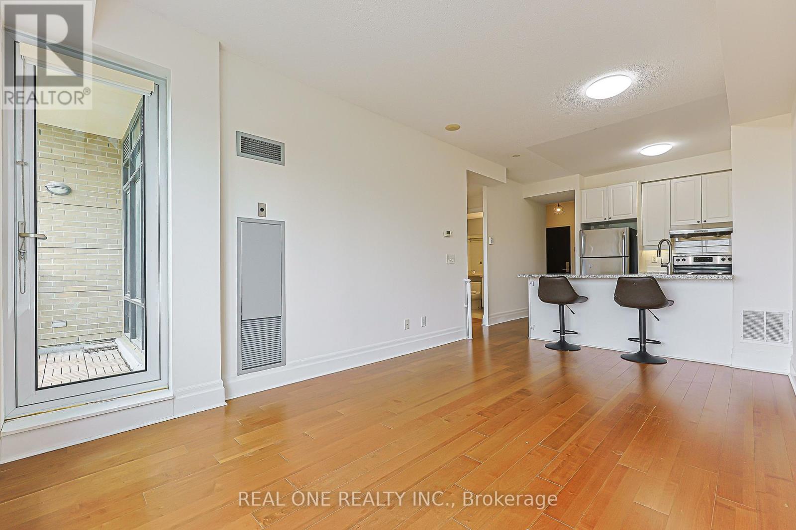 #214 111 UPPER DUKE CRESCENT - Image 19