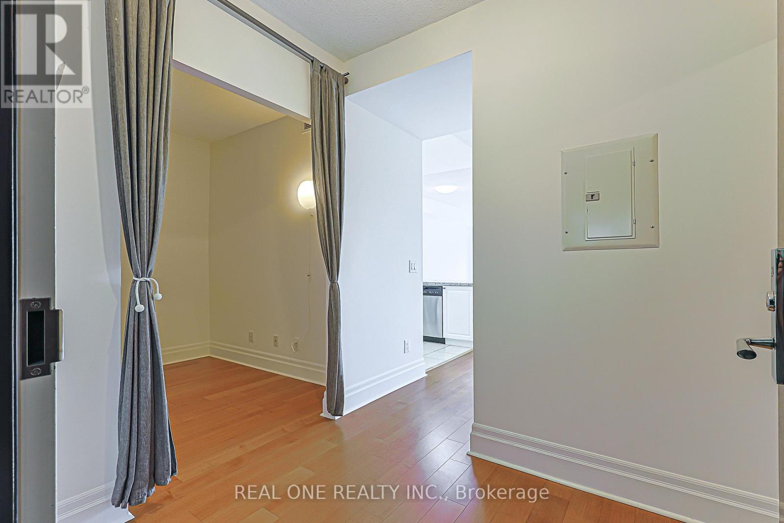 #214 111 UPPER DUKE CRESCENT - Image 20