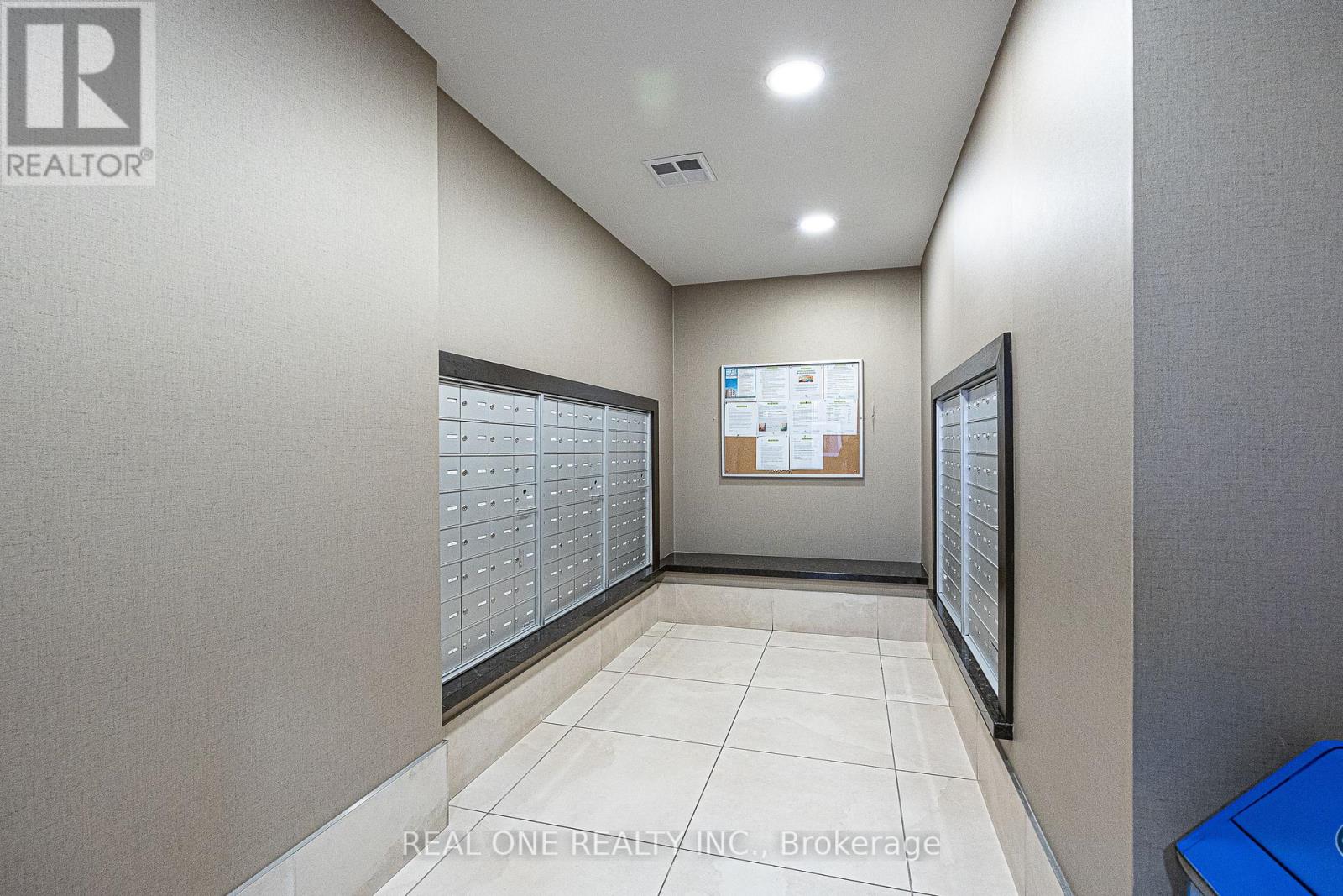 #214 111 UPPER DUKE CRESCENT - Image 34