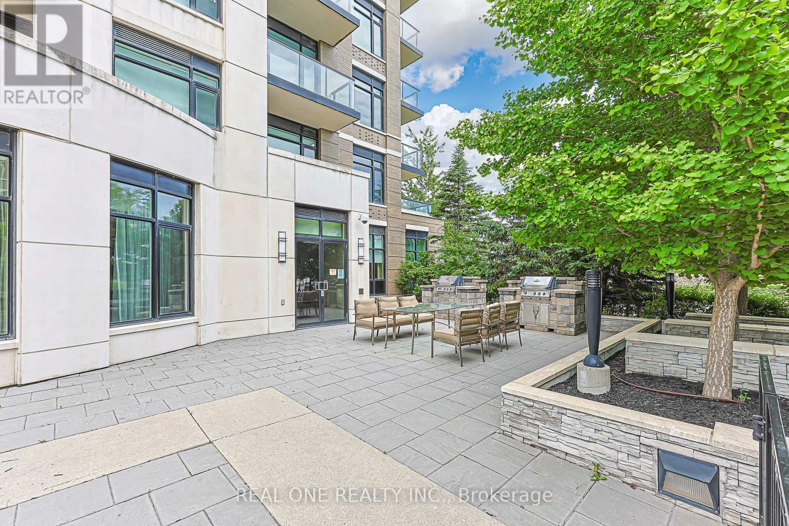#214 111 UPPER DUKE CRESCENT - Image 36