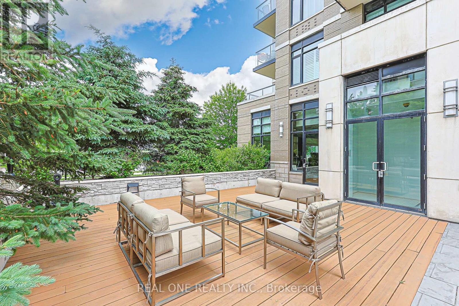 #214 111 UPPER DUKE CRESCENT - Image 38