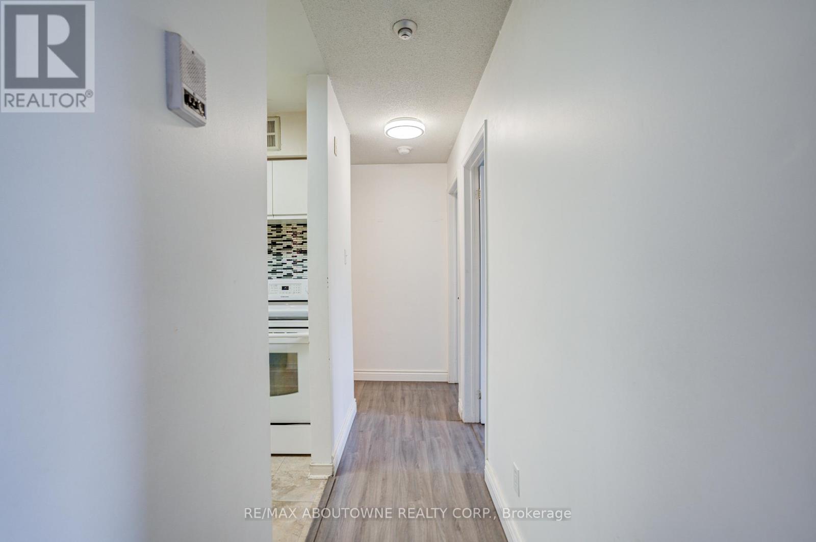 #1832 1476 PILGRIMS WAY - 25