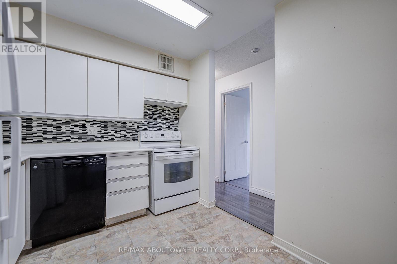 #1832 1476 PILGRIMS WAY - 27