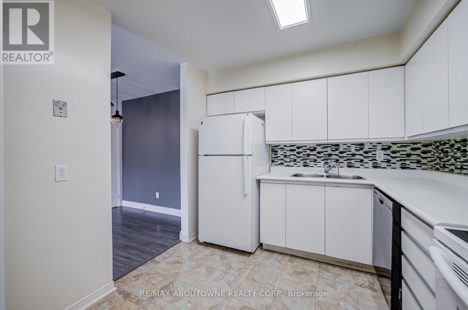 #1832 1476 PILGRIMS WAY - 30