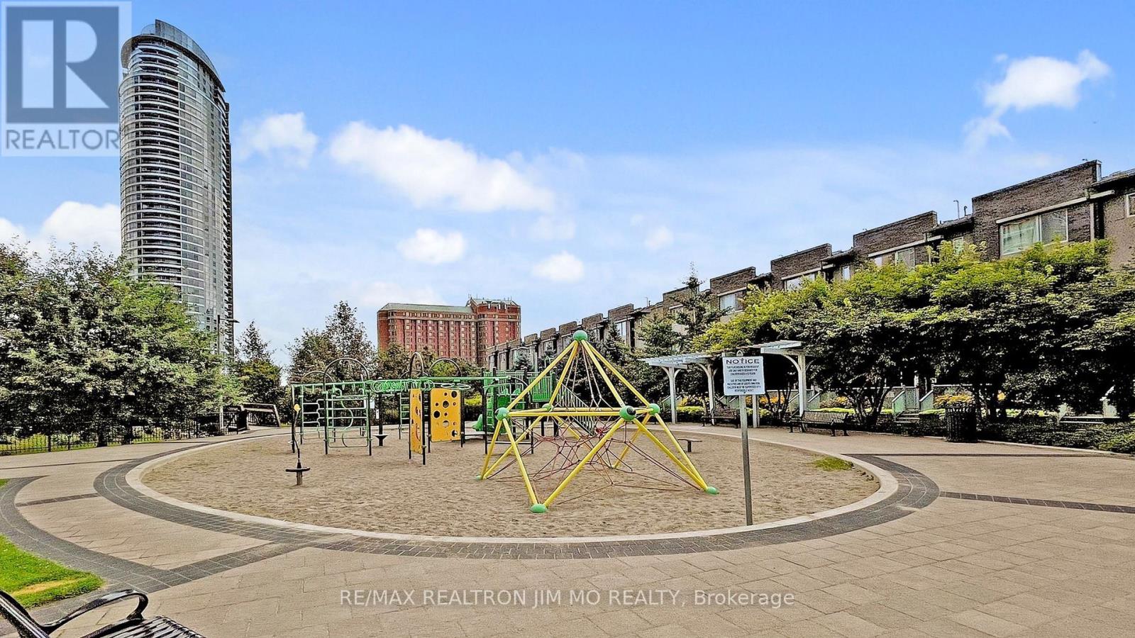 #808 255 VILLAGE GREEN SQUARE - 40