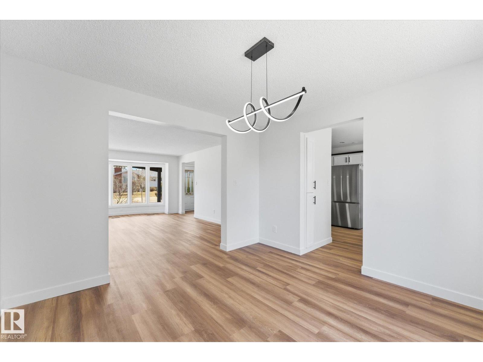 4224 110 ST NW - 11
