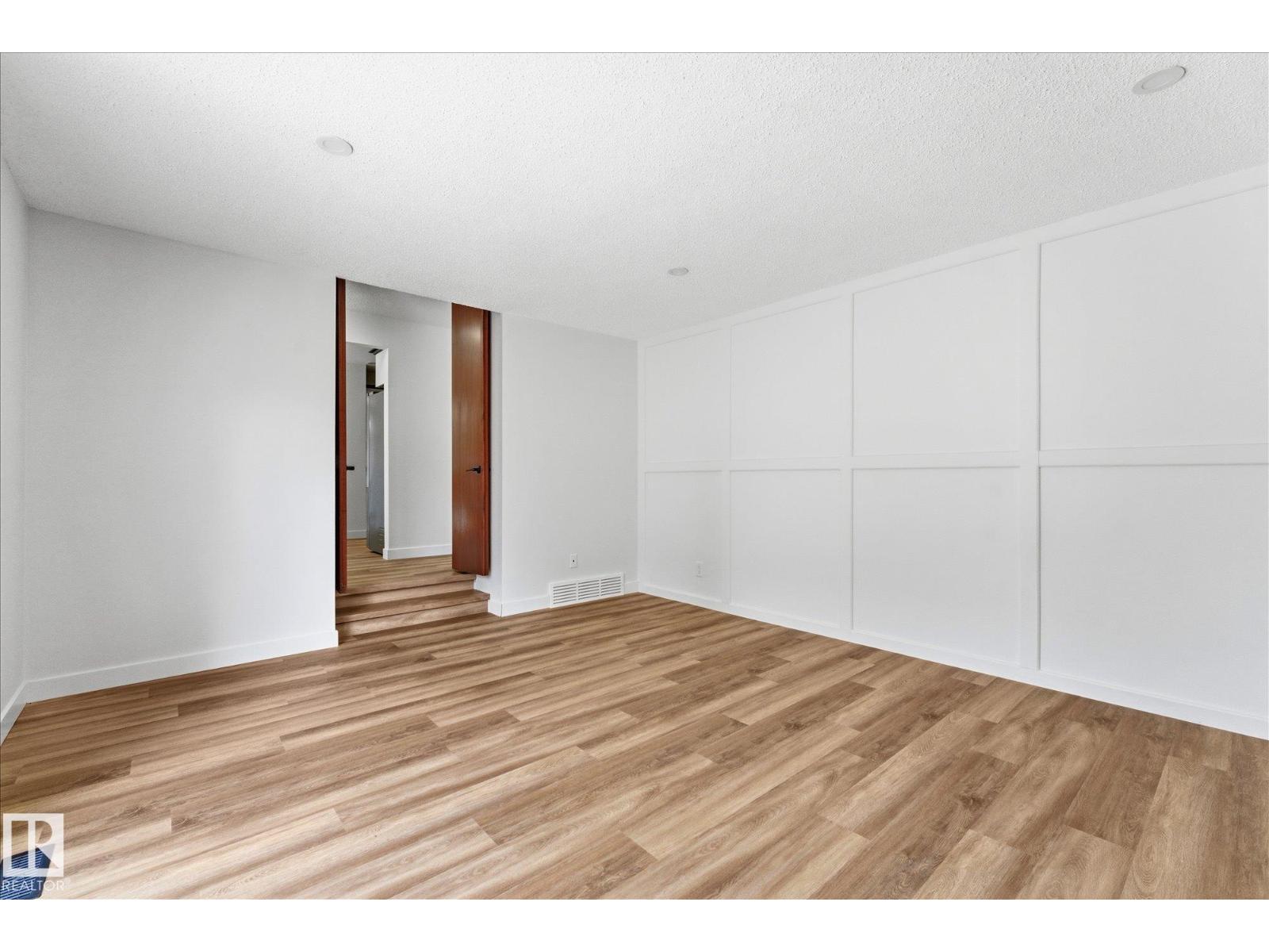 4224 110 ST NW - 17