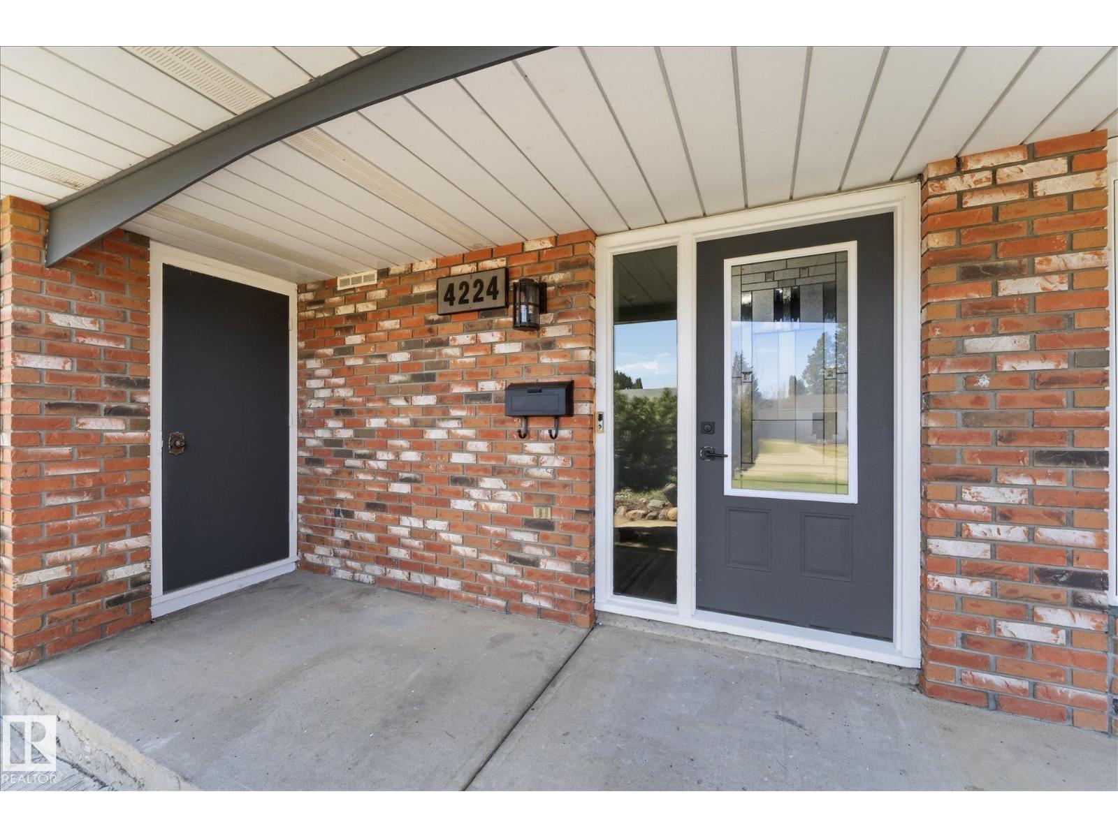4224 110 ST NW - 2