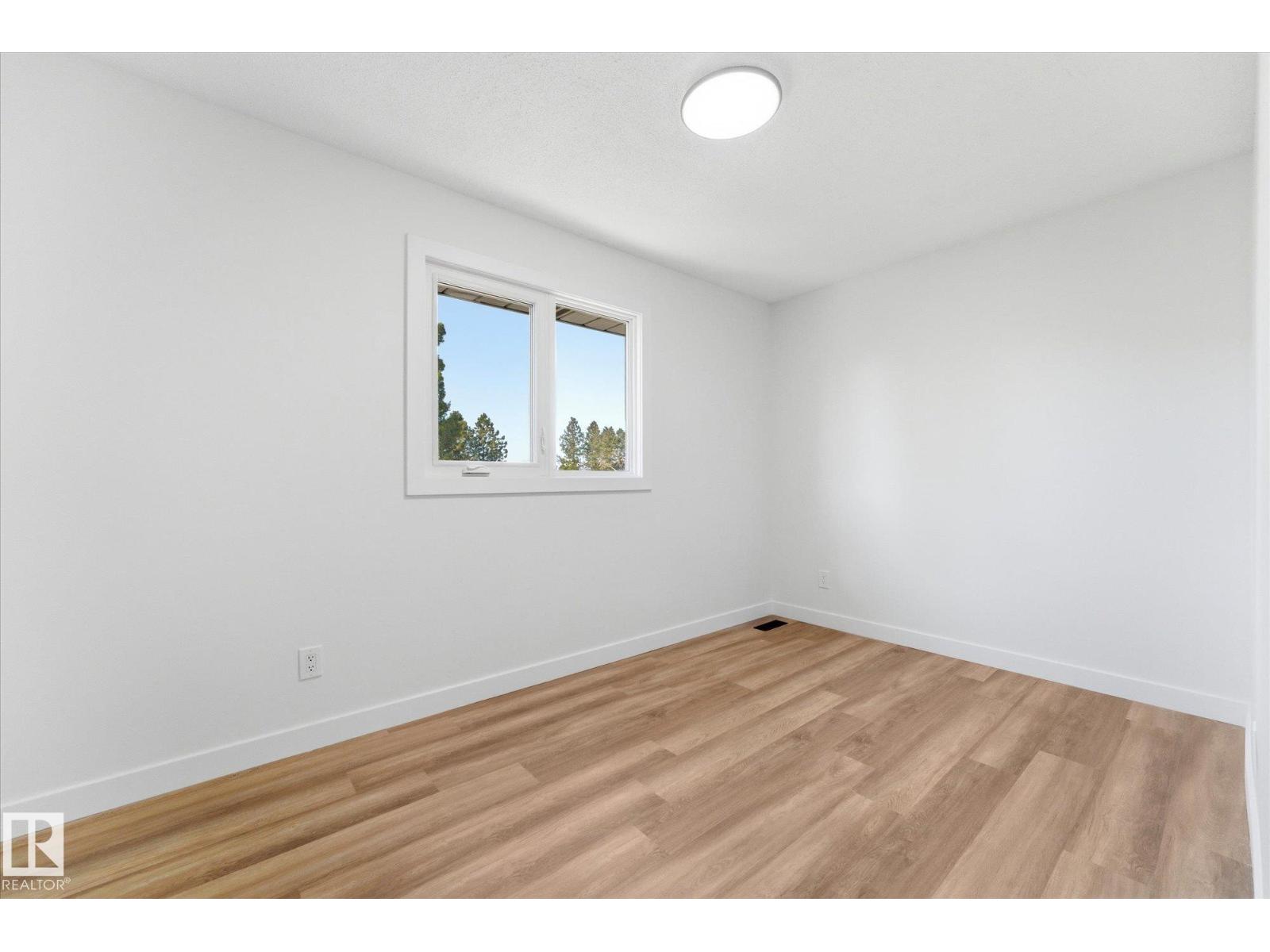 4224 110 ST NW - 24
