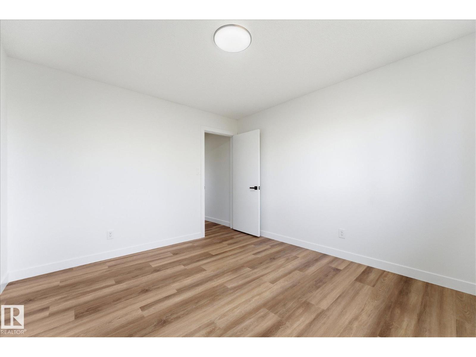 4224 110 ST NW - 29