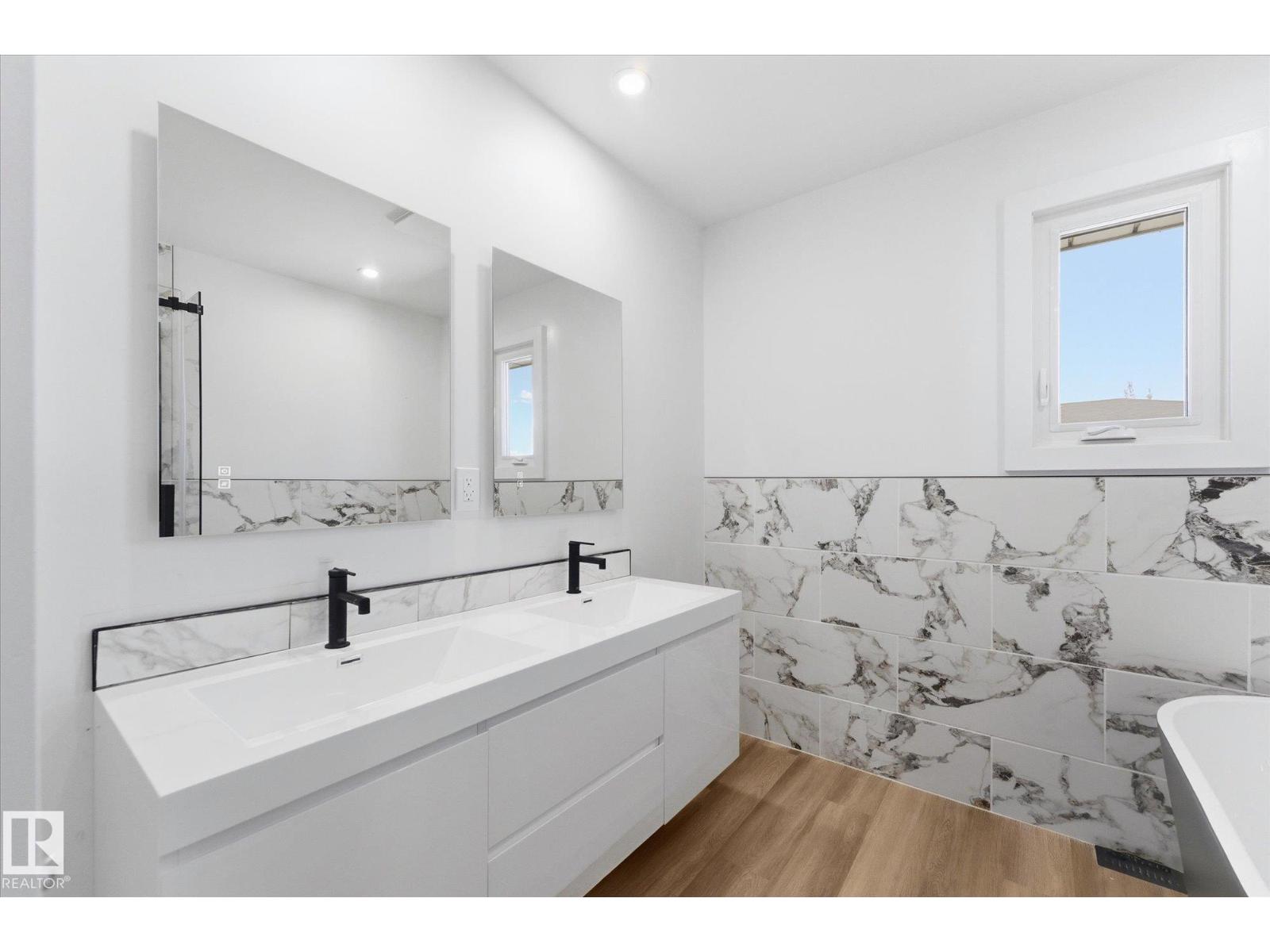 4224 110 ST NW - 32