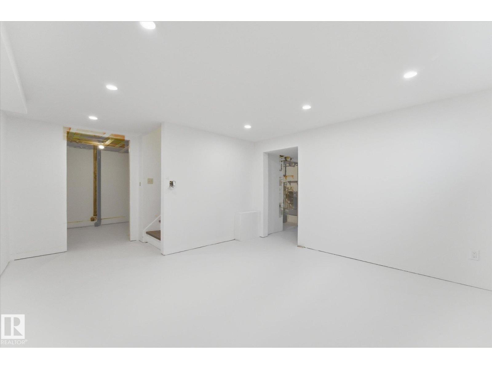 4224 110 ST NW - 39