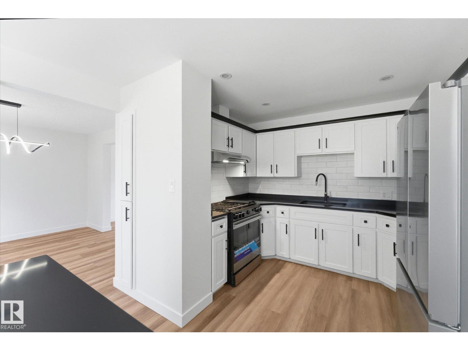 4224 110 ST NW - 4