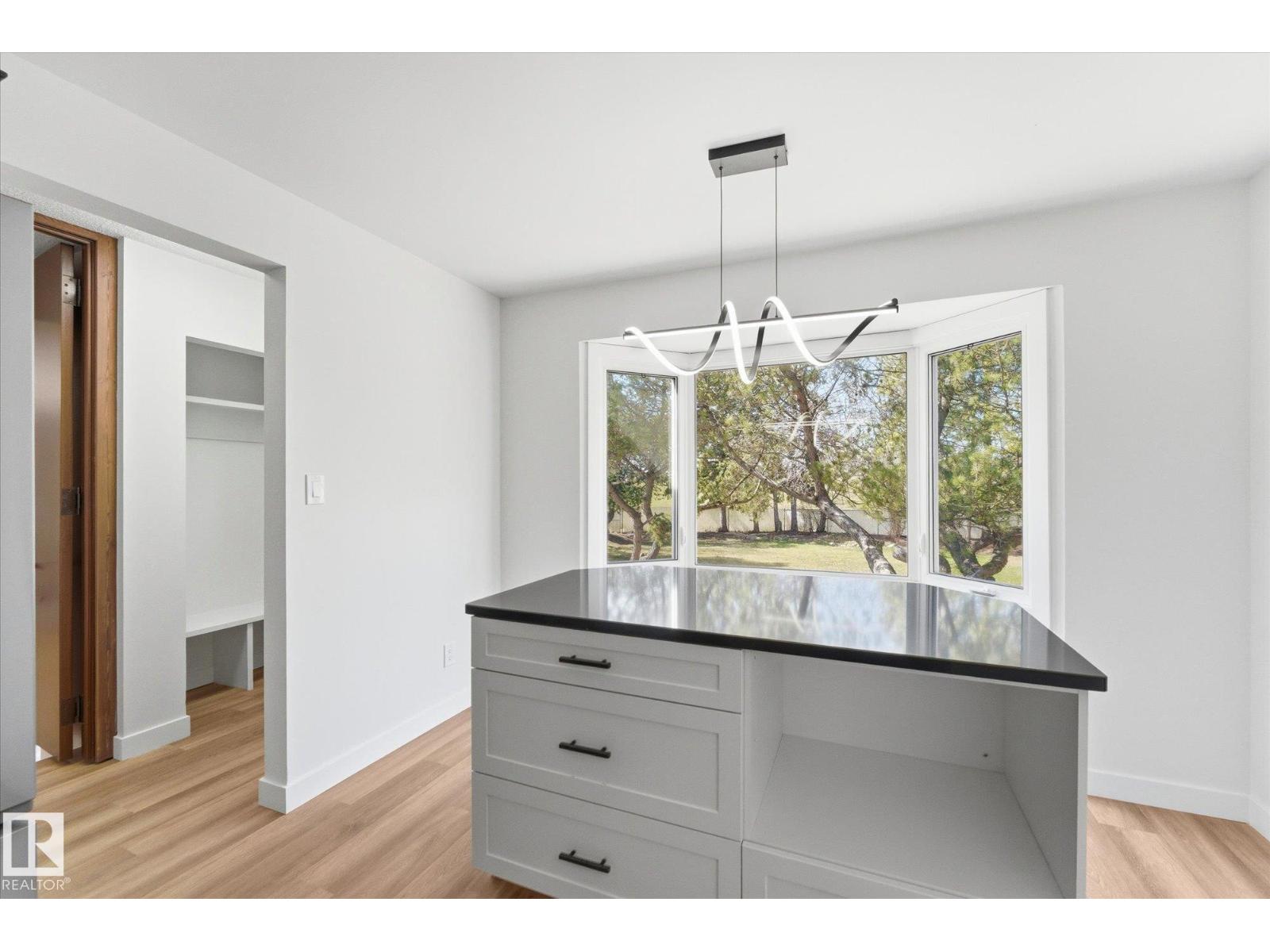 4224 110 ST NW - 7