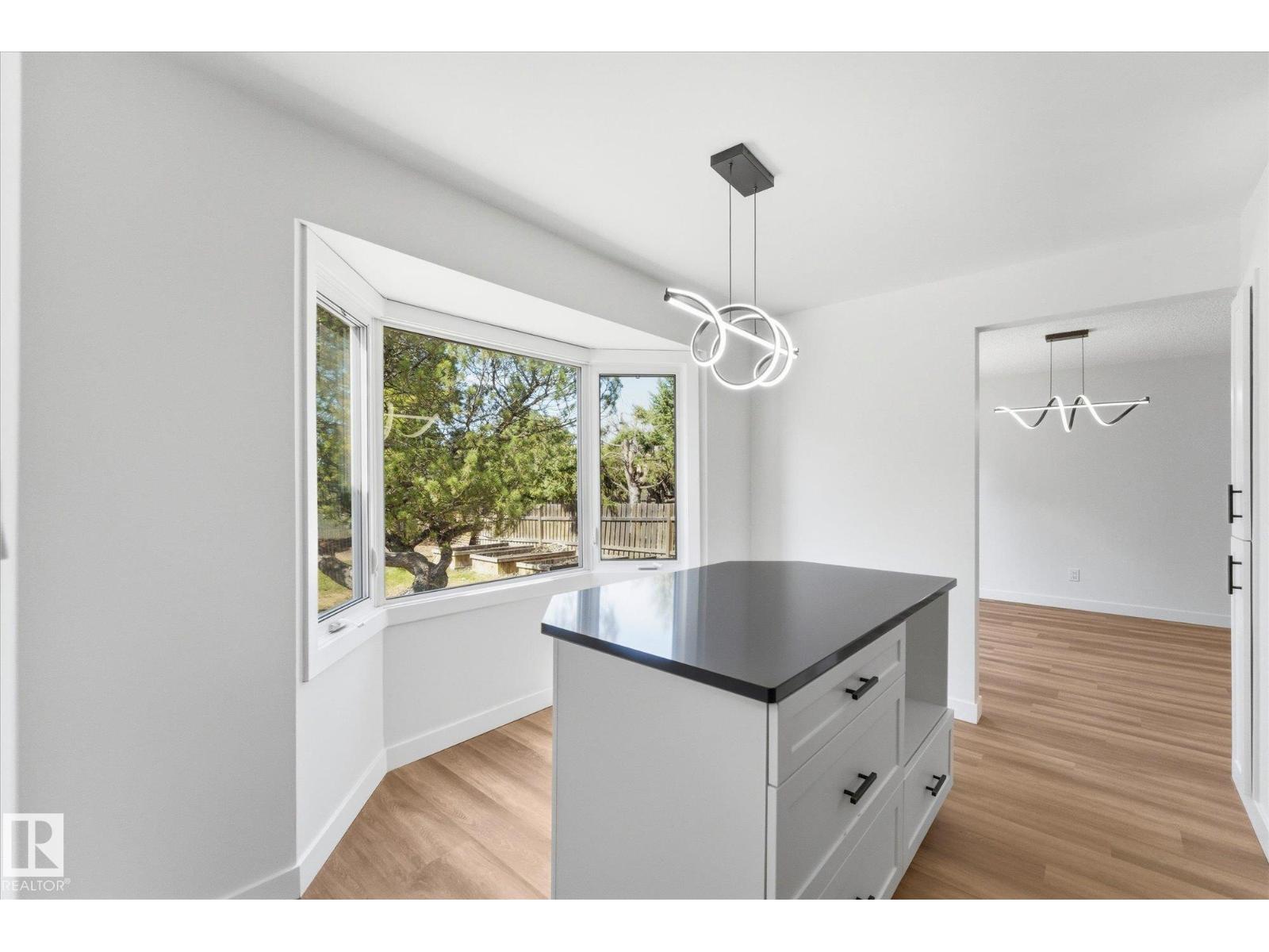 4224 110 ST NW - 8
