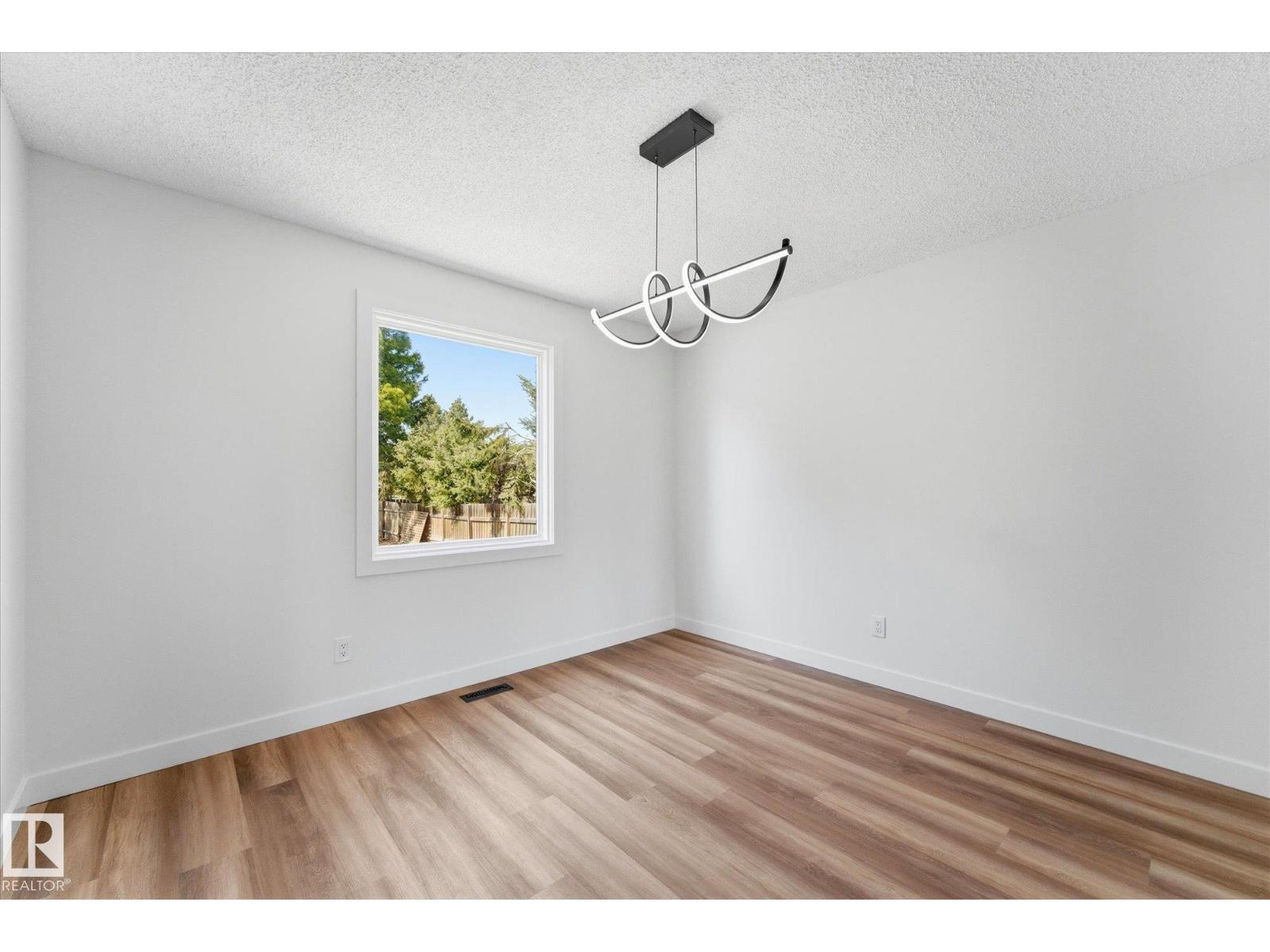 4224 110 ST NW - 9