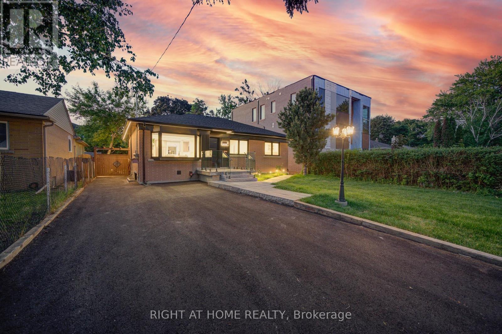 9 CARTIER CRESCENT - 1