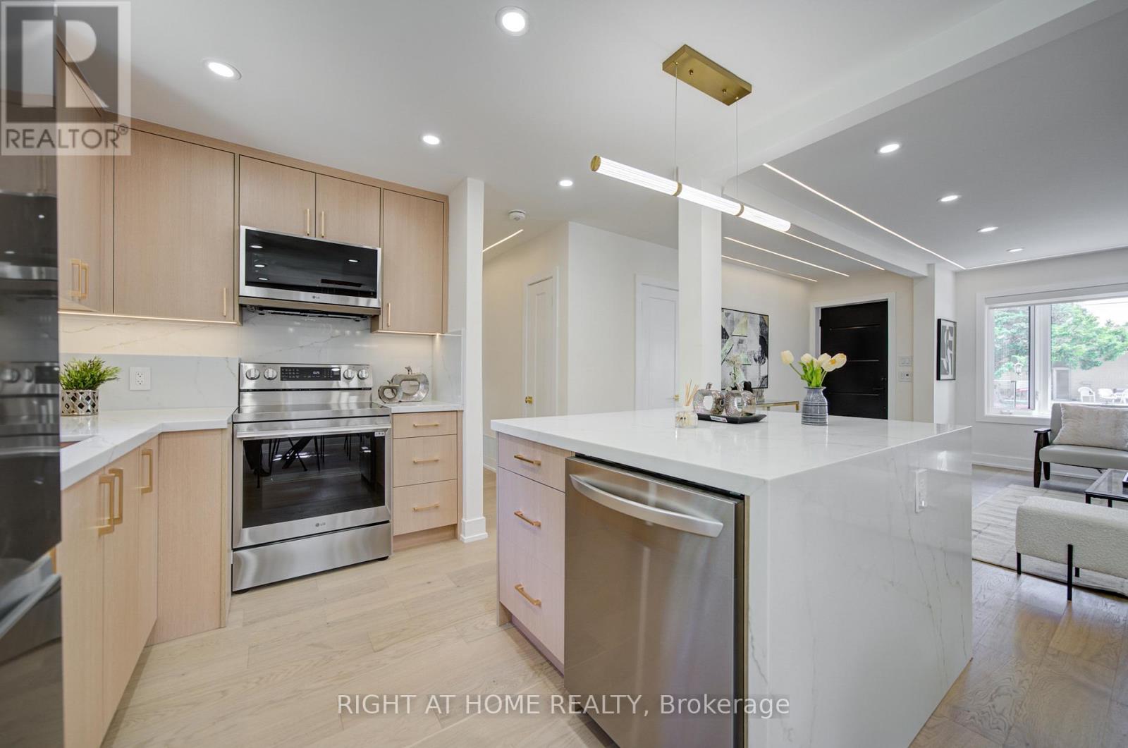 9 CARTIER CRESCENT - 7