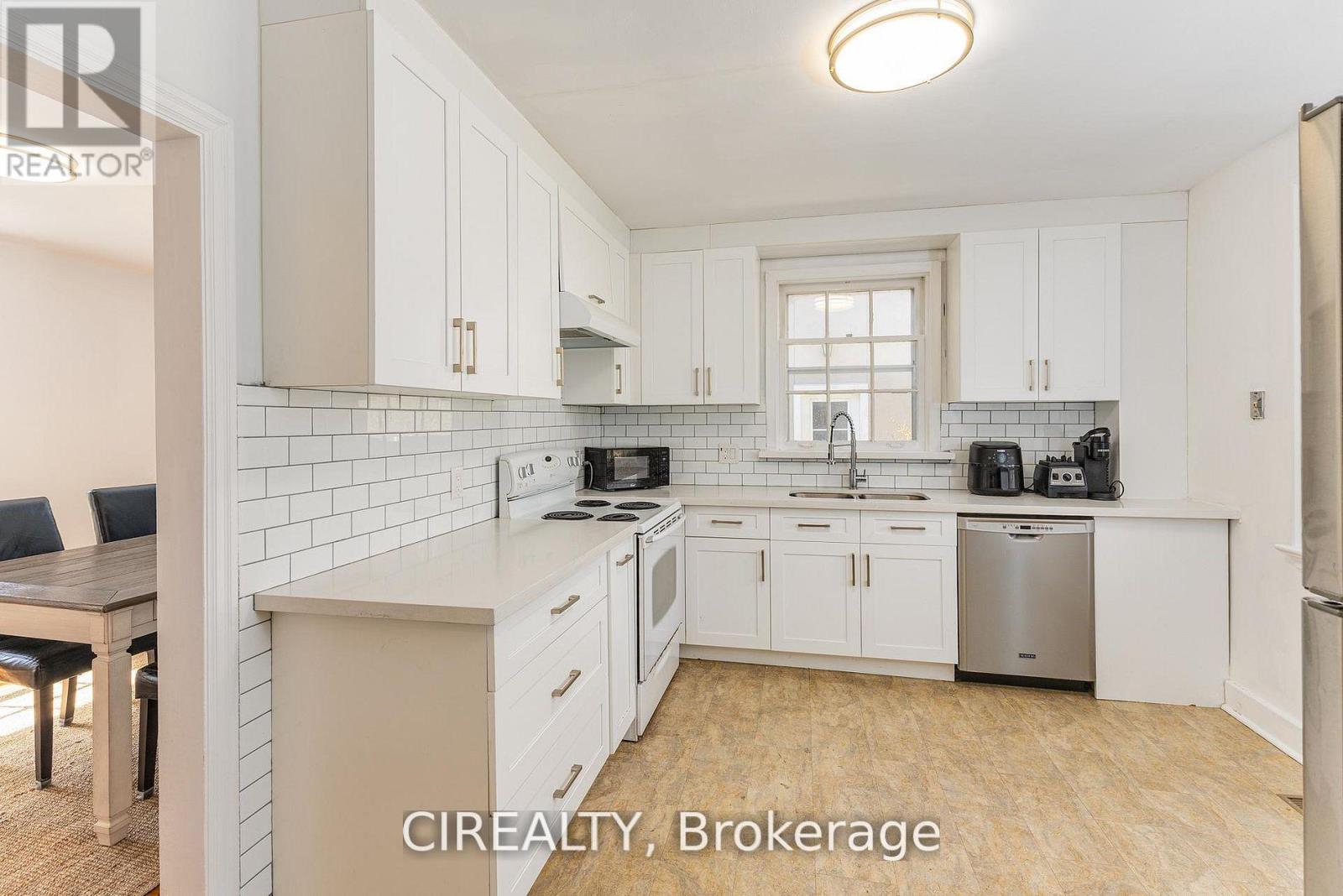 25 HOWARD AVENUE - 14
