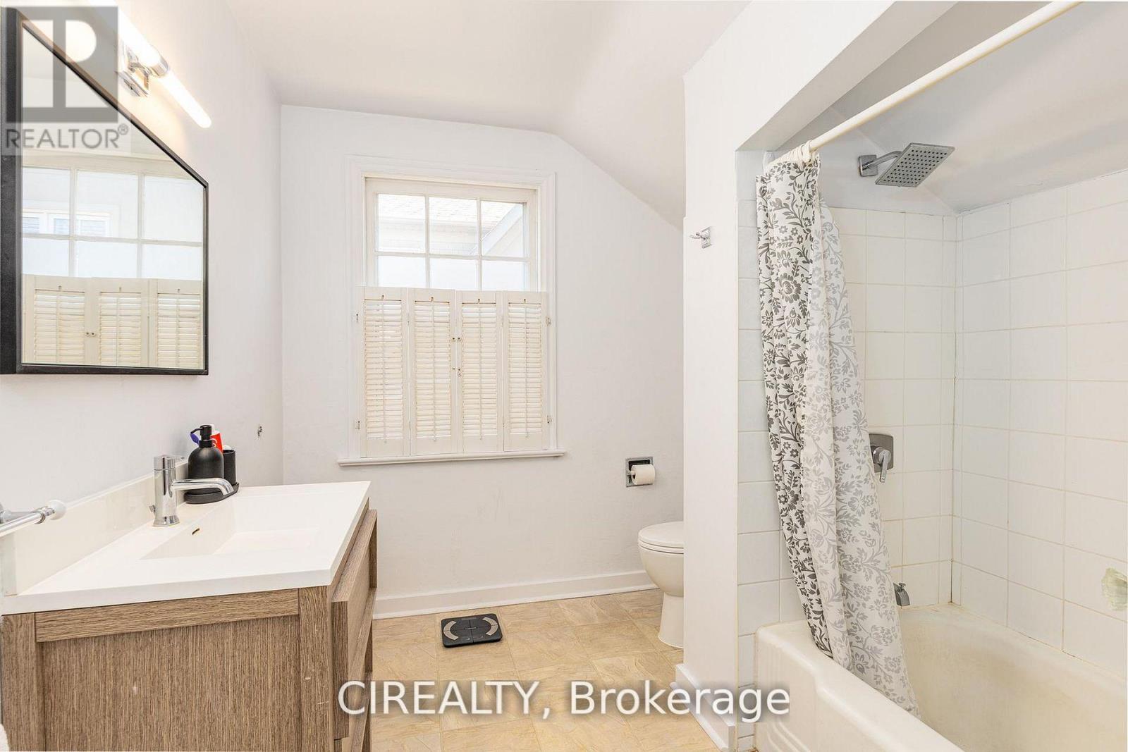 25 HOWARD AVENUE - 21